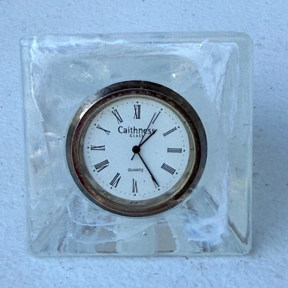 Caithness Glass Scotland Iceberg Desk Clock Quartz Roman Numeral Art Glass Clear